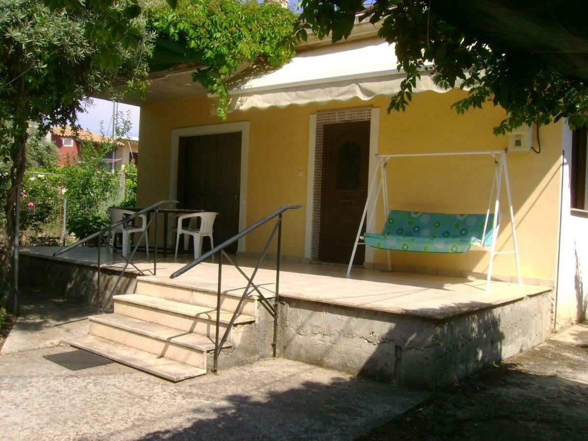 Vila Lefkas House With Garden Tsoukaládhes Exteriér fotografie